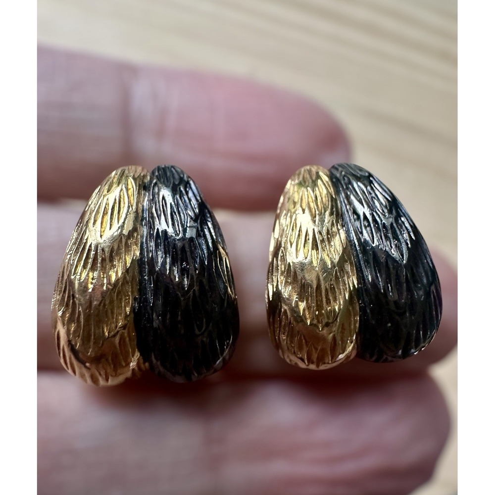 VTG Trifari Marcela Saltz Earrings 0.75 Inch Half‎ Hoop Stud Black Gold Signed